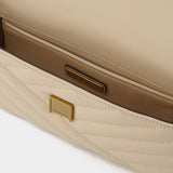 Sac Kira Chevron Flap Shoulder en Cuir Beige