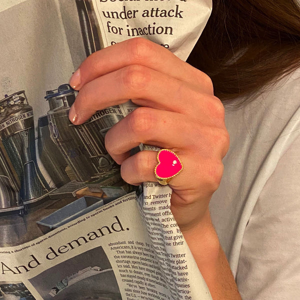 Chevaliere Cœur Neon Fuchsia en Or Jaune