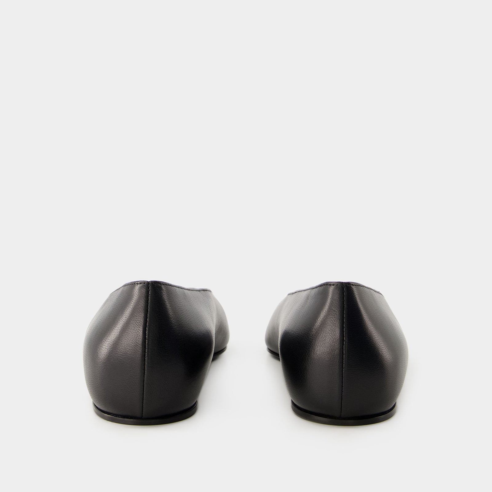 靴 TOTEME The Asymmetric Ballerina 37 Ballerines The Asymmetric - TOTEME - Cuir - Noir